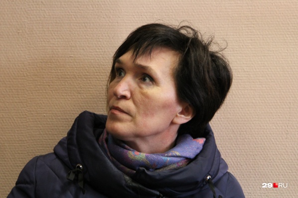 Елена Калинина — председатель инициативной группы по проведению референдума о запрете ввоза отходов из других регионов и одна из организаторов несогласованного митинга 7 апреля Елена Калинина — председатель инициативной группы по проведению референдума о запрете ввоза отходов из других регионов и одна из организаторов несогласованного митинга 7 апреля