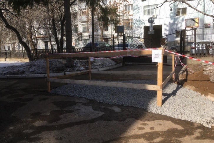 Яму срочно засыпали щебнем Яму срочно засыпали щебнем