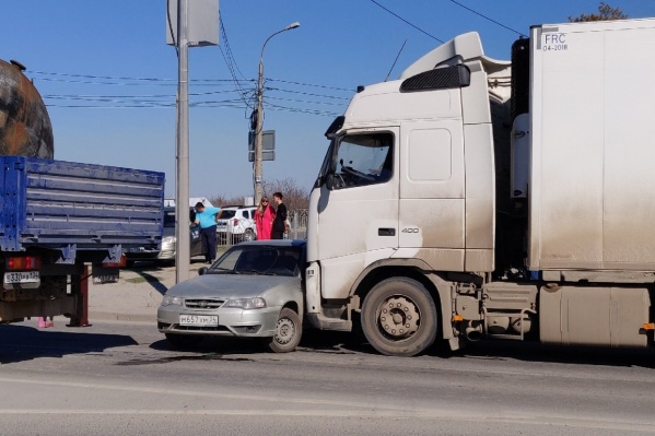 Авария стала причиной длинных вечерних пробок Авария стала причиной длинных вечерних пробок 