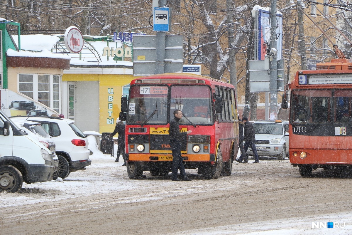 Перевозчики 71 маршрута узнали о расторжении договора от нижегородских журналистов