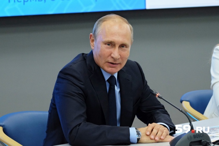 — В нашей стране отношение к женщинам особое, бережное, — отметил президент — В нашей стране отношение к женщинам особое, бережное, — отметил президент