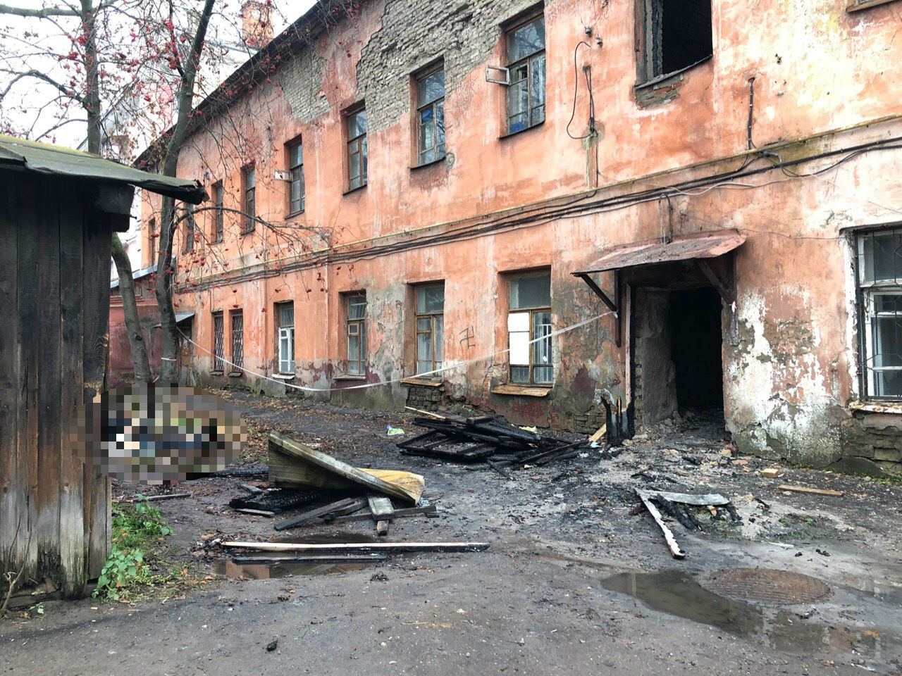 Пожар в центре Ярославля: из здания увозят тела погибших