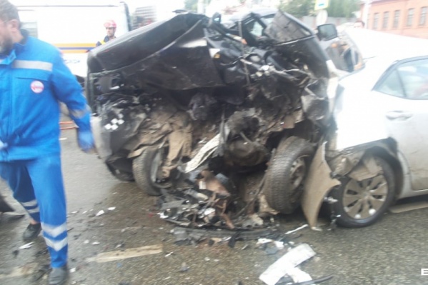 Страшные повреждения авто, двое погибших, а виновник до сих пор на свободе Страшные повреждения авто, двое погибших, а виновник до сих пор на свободе
