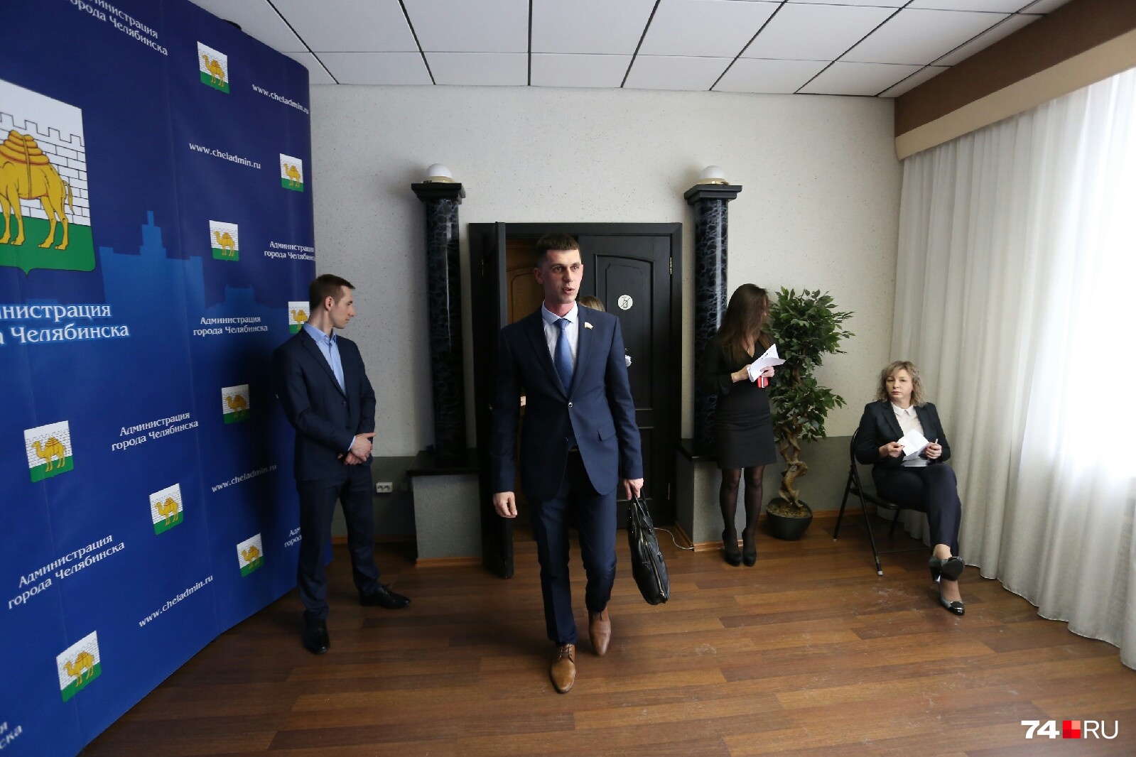 Андрей Самохвалов — помощник депутата Госдумы — не смог ответить на многие вопросы Андрей Самохвалов — помощник депутата Госдумы — не смог ответить на многие вопросы