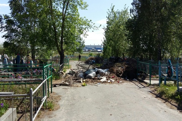 В Кургане пока существуют только кладбища, они требуют постоянного ухода В Кургане пока существуют только кладбища, они требуют постоянного ухода