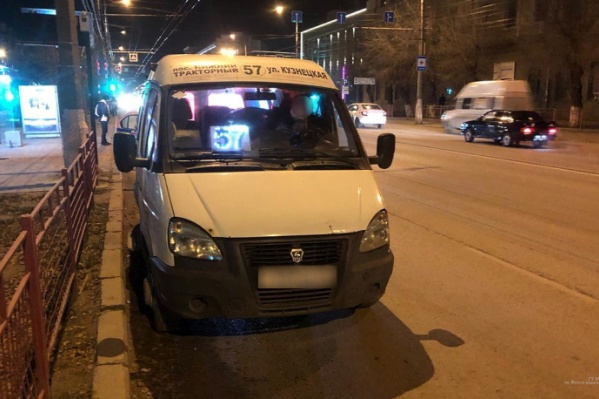 В маршрутке при резком торможении упала пассажирка В маршрутке при резком торможении упала пассажирка