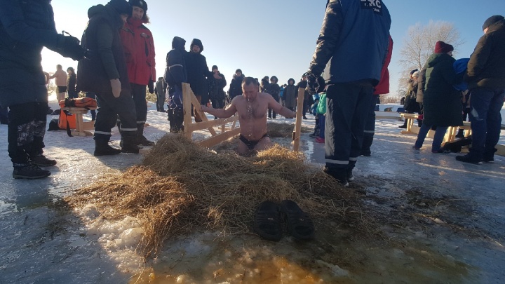«Даже тапочки примёрзли!»: курганцы отправились к купелям в праздник Крещения