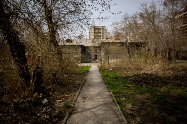 В проданном в начале месяца квартале уже несколько лет пропадают дома В проданном в начале месяца квартале уже несколько лет пропадают дома