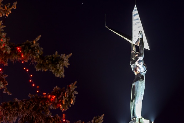 Один из символов нашего города — крылья. Пусть в новом году они каждому из вас подарят легкость бытия, здоровье, любовь и успех! Один из символов нашего города — крылья. Пусть в новом году они каждому из вас подарят легкость бытия, здоровье, любовь и успех! 