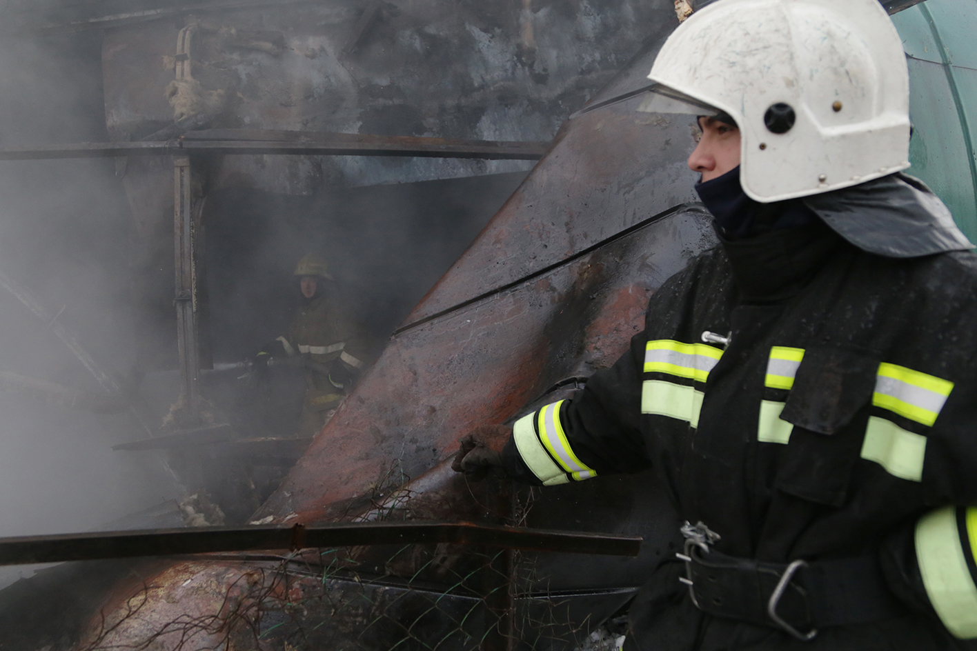 В Уфе ночью сгорел гараж: на пожаре пострадала женщина
