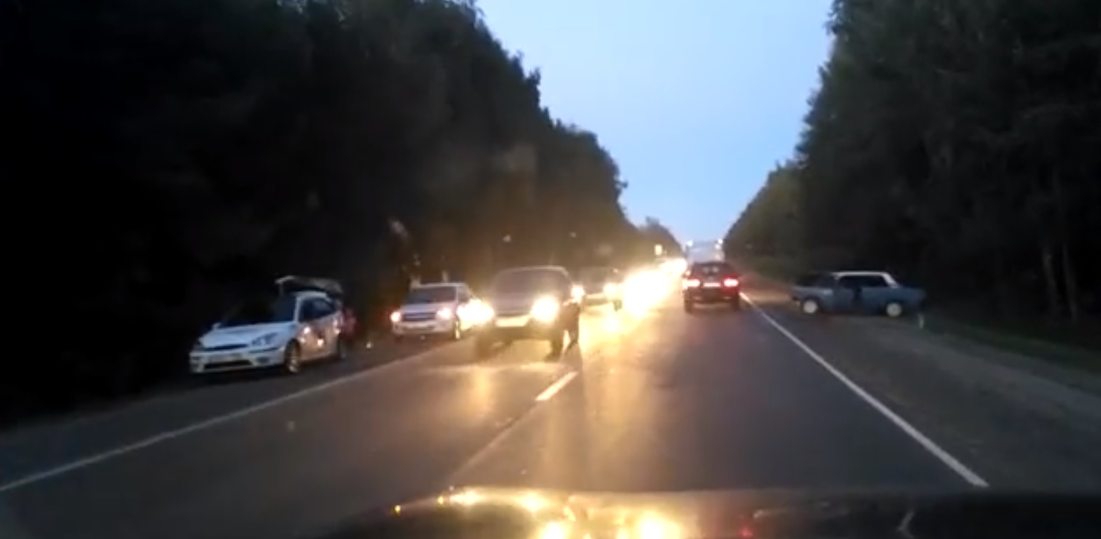 Затор дополнила авария: на Богородской трассе у поворота на Шумилово произошло ДТП
