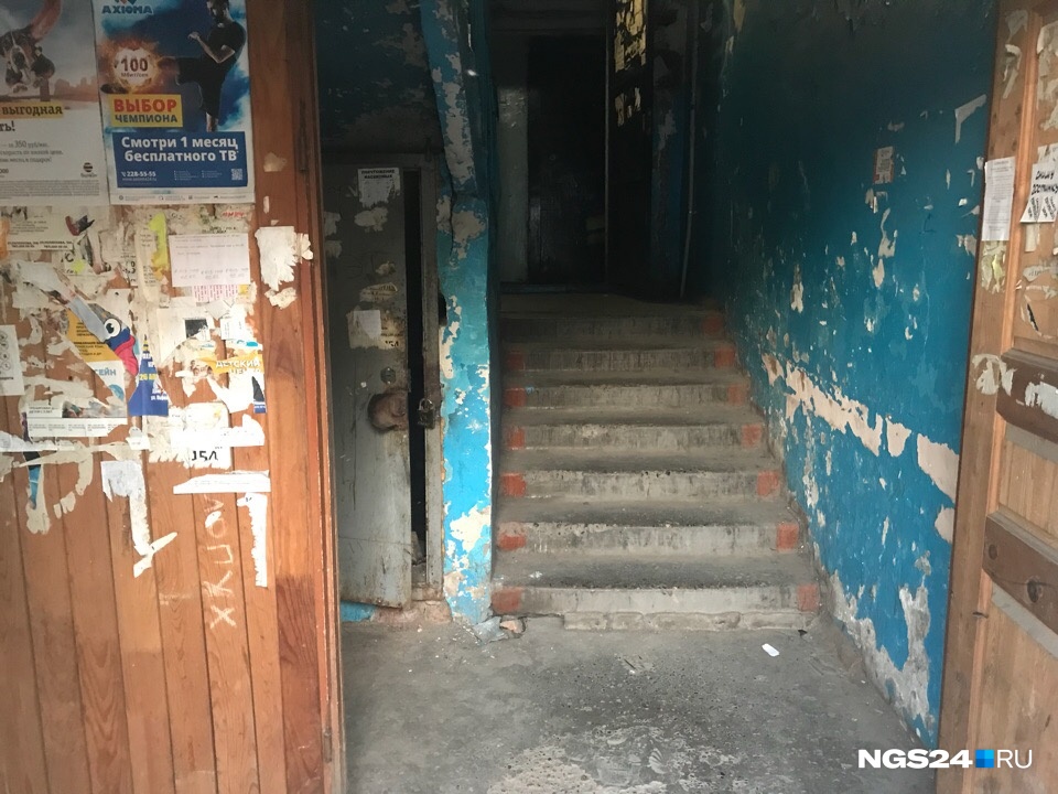 в каждом подъезде дома 14