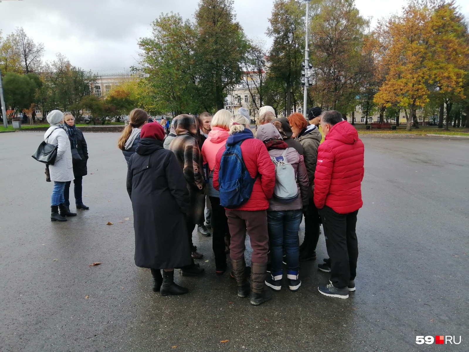 Собрались около 15 человек Собрались около 15 человек