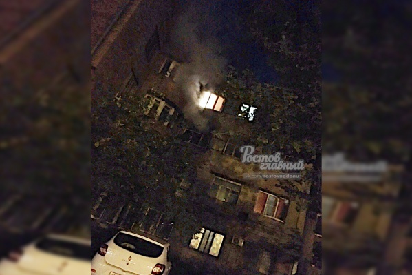 Пожарных вызвали соседи Пожарных вызвали соседи