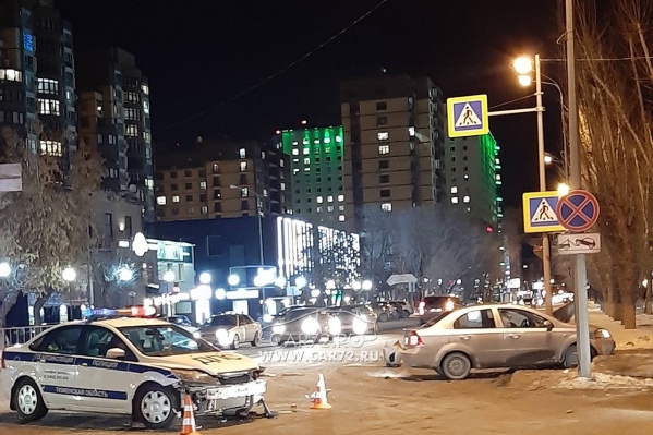 Автомобиль ДПС угодил в аварию Автомобиль ДПС угодил в аварию