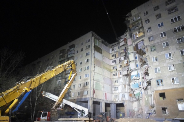 За трое с половиной суток спасатели практически полностью расчистили завалы За трое с половиной суток спасатели практически полностью расчистили завалы