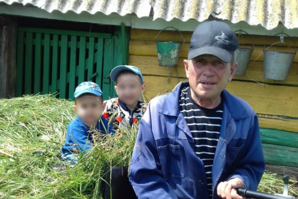 У мужчины есть внуки, но радовать их гостинцами дедушка теперь не в состоянии — не хватает денег У мужчины есть внуки, но радовать их гостинцами дедушка теперь не в состоянии — не хватает денег