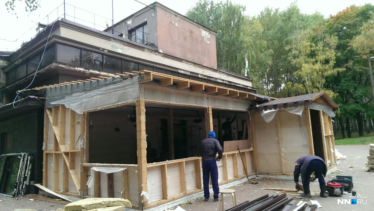 Владелец незаконного кафе назвал беспределом снос постройки в парке Пушкина