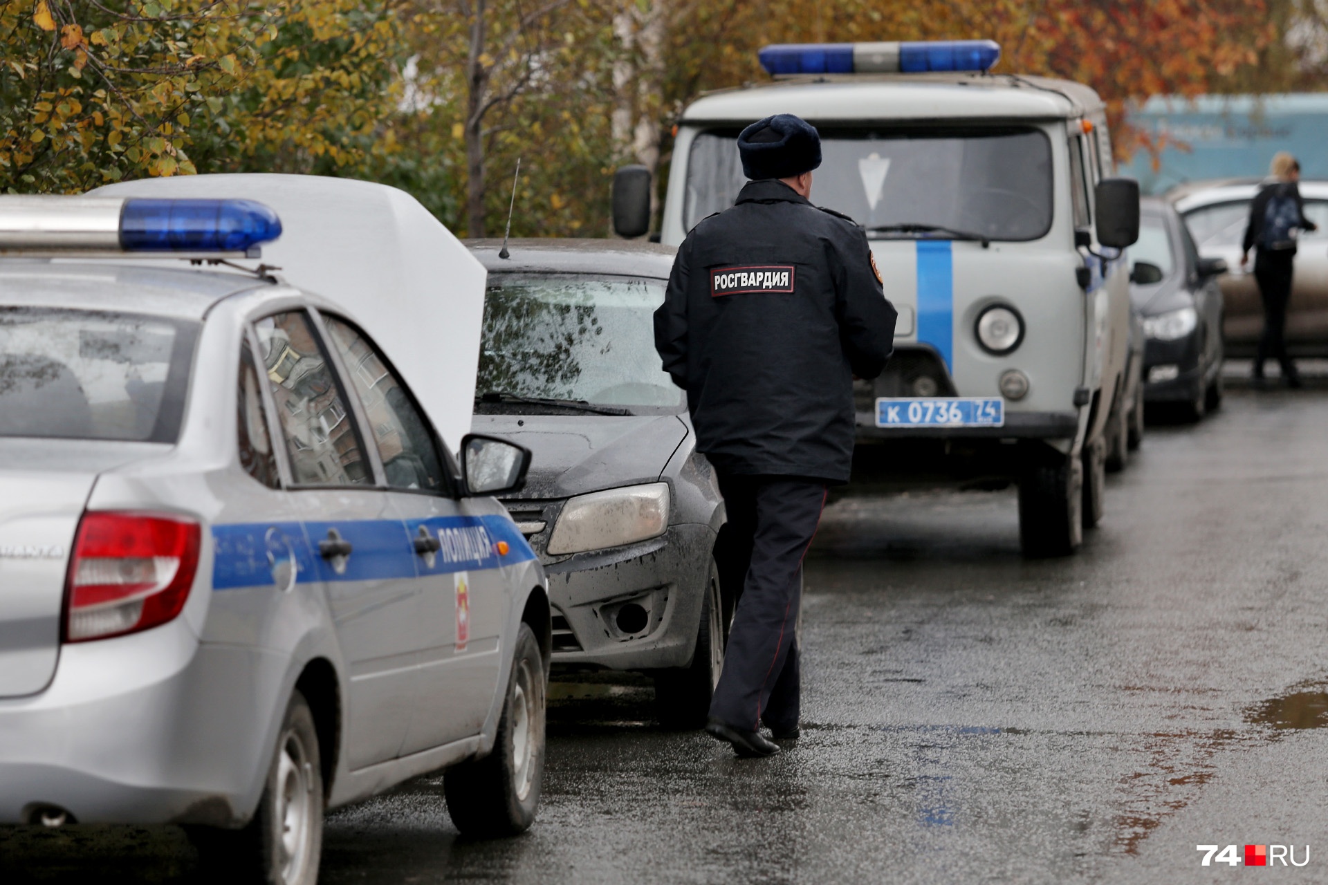 За порядком проведения согласованного пикета следили полицейские За порядком проведения согласованного пикета следили полицейские