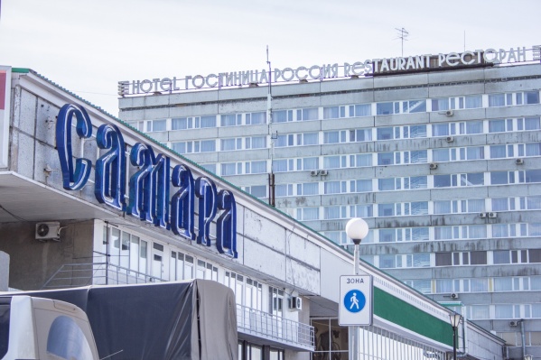 Теплоход стоял на речном вокзале Теплоход стоял на речном вокзале