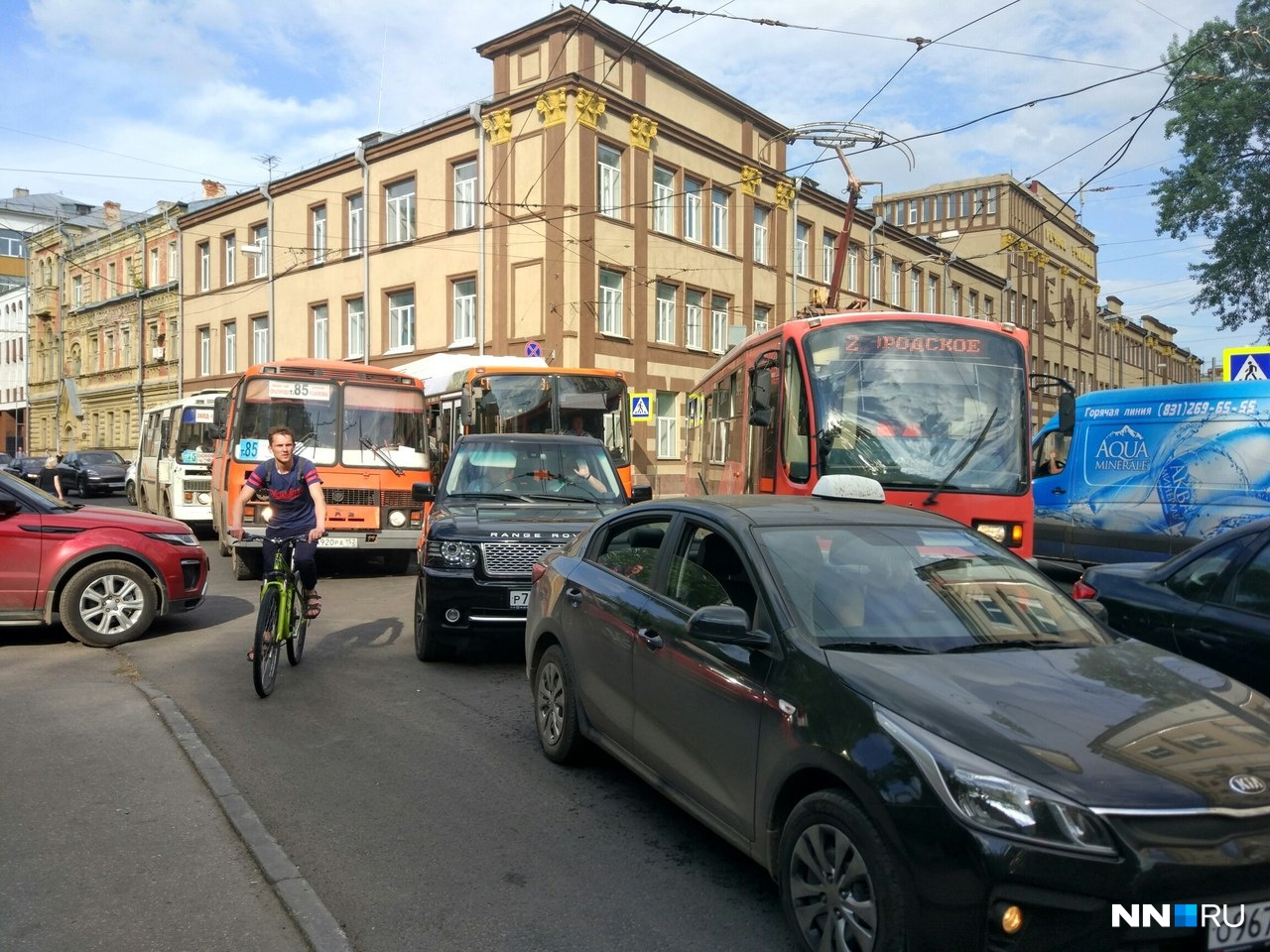 От пробки на Пискунова избавятся, запретив парковку автомобилей