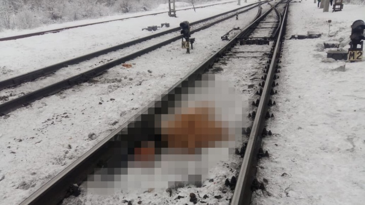 Поспешила навстречу смерти: в Шахтах поезд сбил женщину