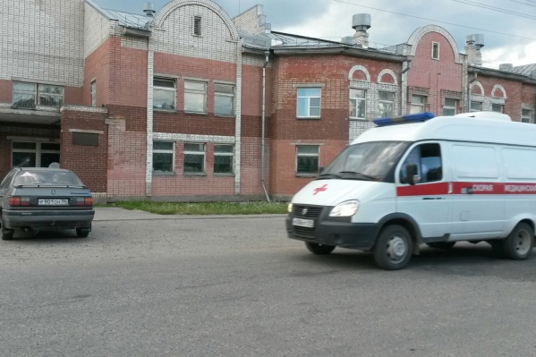 13 июня вечером в Центральную районную больницу с огнестрельным ранением привезли подростка, в которого из ружья попал нетрезвый экс-полицейский 13 июня вечером в Центральную районную больницу с огнестрельным ранением привезли подростка, в которого из ружья попал нетрезвый экс-полицейский