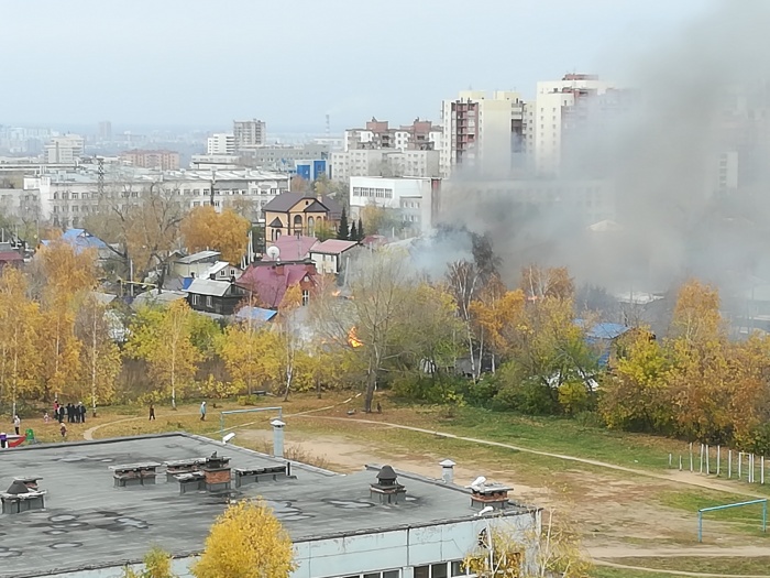 Пожар начался примерно в 12 дня Пожар начался примерно в 12 дня