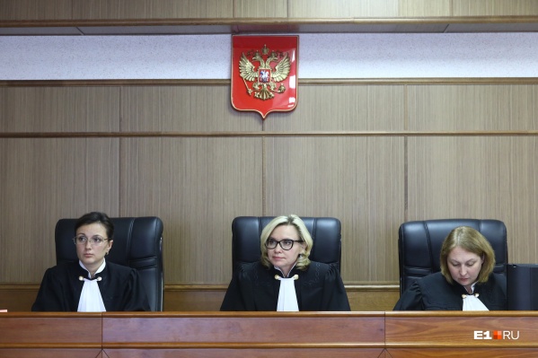 Судьи областного суда отменили решение коллег из Каменска-Уральского Судьи областного суда отменили решение коллег из Каменска-Уральского 