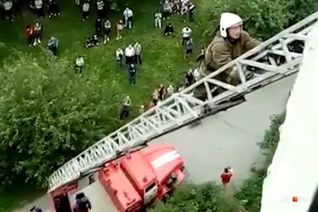 Переговоры вел пожарный Александр Гаврилюк Переговоры вел пожарный Александр Гаврилюк