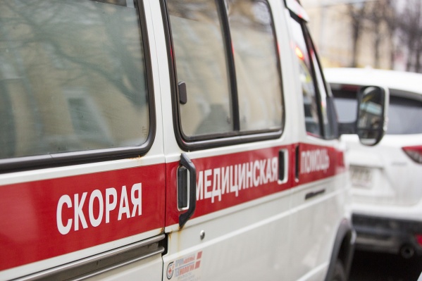 Женщина и девочка упали в обморок, надышавшись газом Женщина и девочка упали в обморок, надышавшись газом