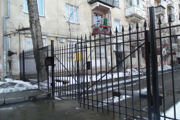 Чаще всего закрыть двор стараются жители центра города Чаще всего закрыть двор стараются жители центра города