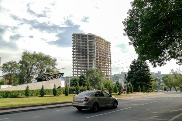 К 2020 году недострой на Гвардейской площади превратится в бизнес-центр К 2020 году недострой на Гвардейской площади превратится в бизнес-центр