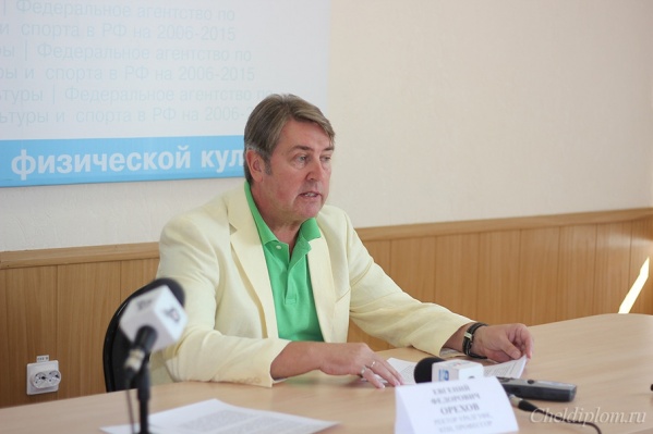 Следователи доказывают, что за два года на посту ректора Евгений Орехов получил взятки на 4,1 миллиона рублей Следователи доказывают, что за два года на посту ректора Евгений Орехов получил взятки на 4,1 миллиона рублей