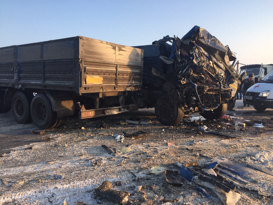 На трассе «Иртыш» в Варгашинском районе столкнулись три грузовых машины: есть пострадавшие