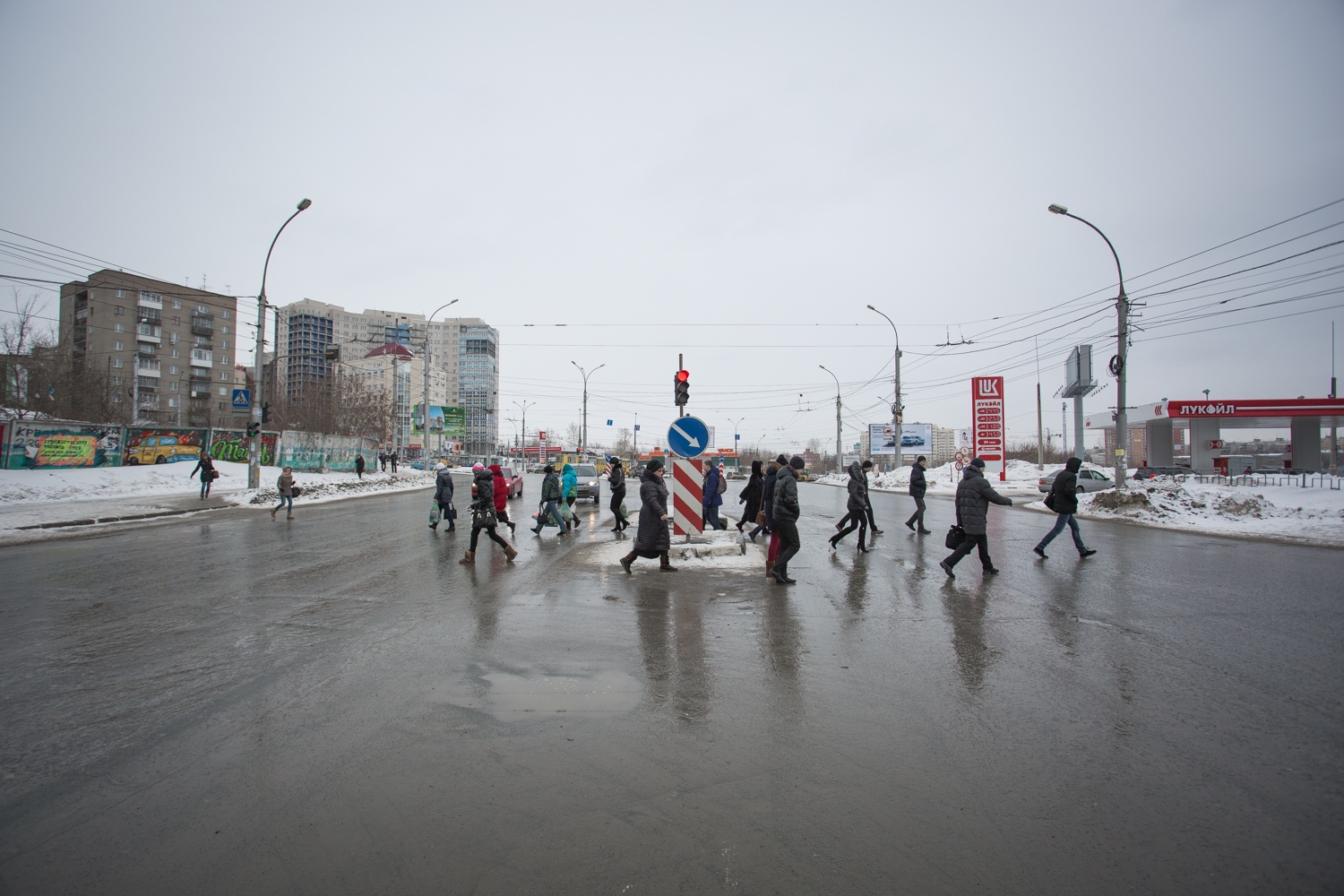 Пешеход новосибирск. Бессмертный пешеход. Водитель и пешеход. Норьвесты их поведения на фото.