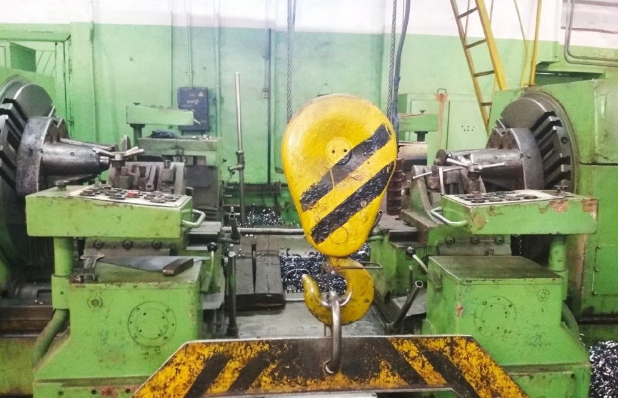 В Кунгуре на заводе «Металлист» пятитонный станок насмерть придавил рабочего