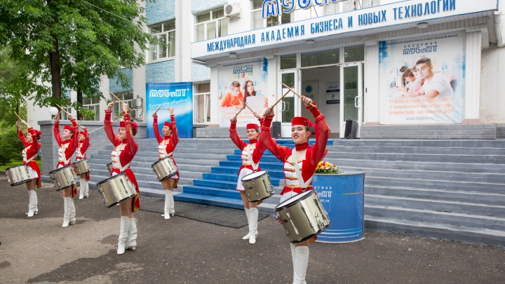 В Ярославле выпускники запустили в небо свои желания