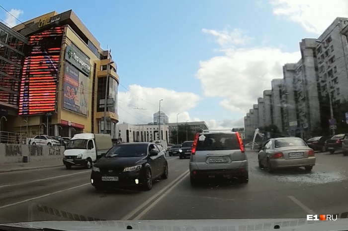 Инцидент произошел примерно в 11:30 в центре города Инцидент произошел примерно в 11:30 в центре города