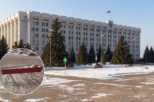 Гроб у здания правительства выставили после неудачной попытки похоронить мужчину Гроб у здания правительства выставили после неудачной попытки похоронить мужчину