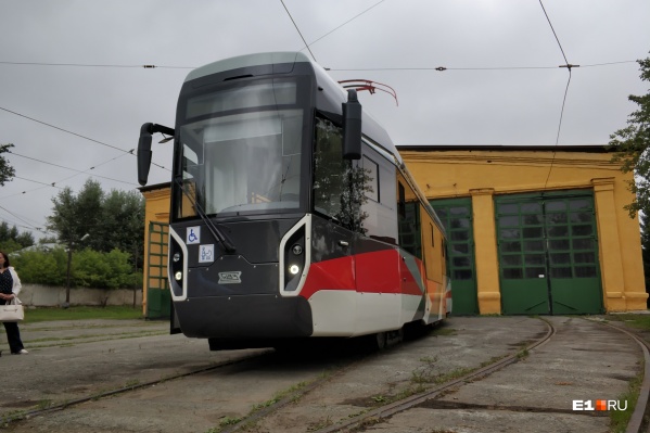 Новый трамвай проедет по Екатеринбургу три тысячи километров, но без пассажиров Новый трамвай проедет по Екатеринбургу три тысячи километров, но без пассажиров