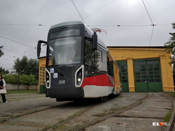 Новый трамвай проедет по Екатеринбургу три тысячи километров, но без пассажиров Новый трамвай проедет по Екатеринбургу три тысячи километров, но без пассажиров