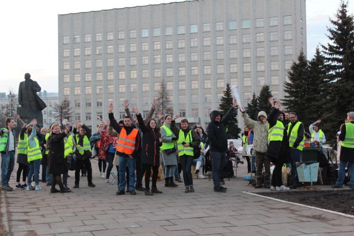 Несмотря на регулярные суды, в Архангельске с 7 апреля продолжается бессрочная акция протеста на центральной площади города