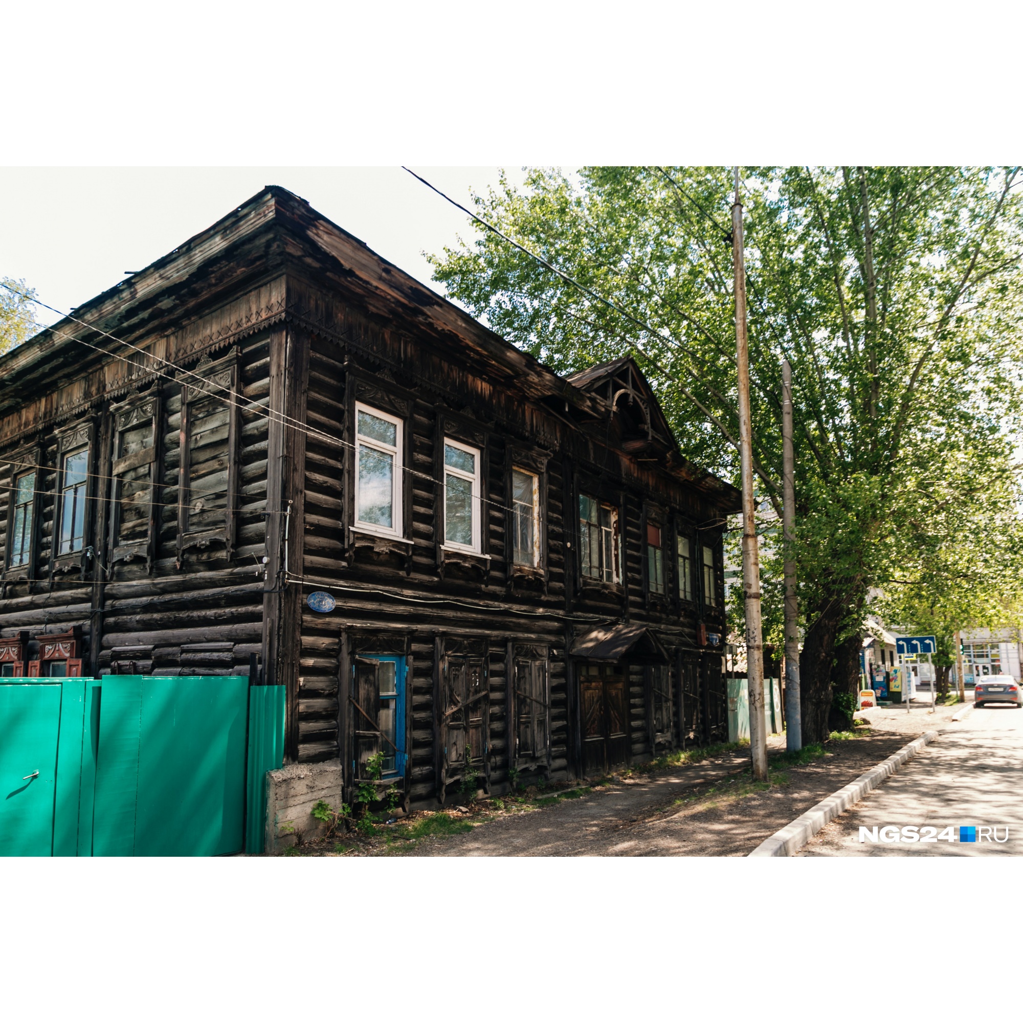Дом на Обороны, 6 — единственный в квартале объект культурного наследия, но информации о нем очень мало. Дом на Обороны, 6 — единственный в квартале объект культурного наследия, но информации о нем очень мало. 