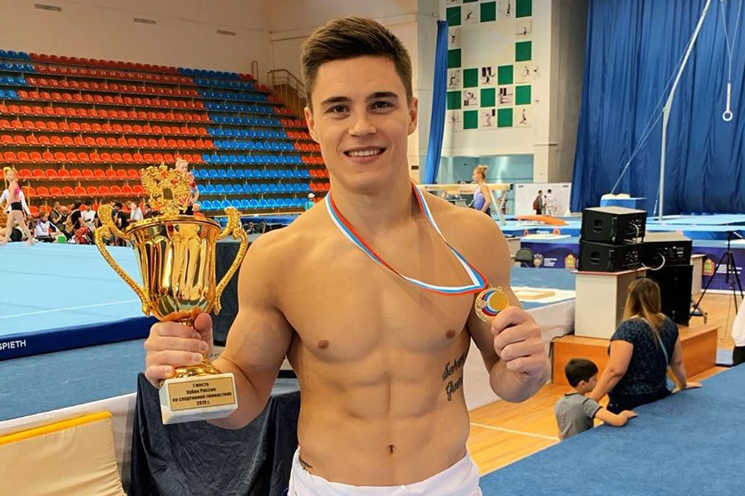Ростовский гимнаст в составе сборной России выиграл золото чемпионата мира