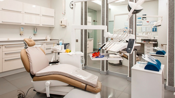 «И почему я не сделал этого раньше»: стоматологи развеяли мифы об имплантации зубов