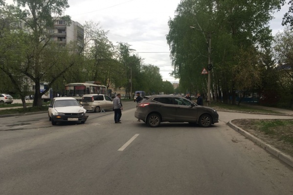 «Ниссан» не пропустил «Тойоту», которая ехала по главной дороге «Ниссан» не пропустил «Тойоту», которая ехала по главной дороге