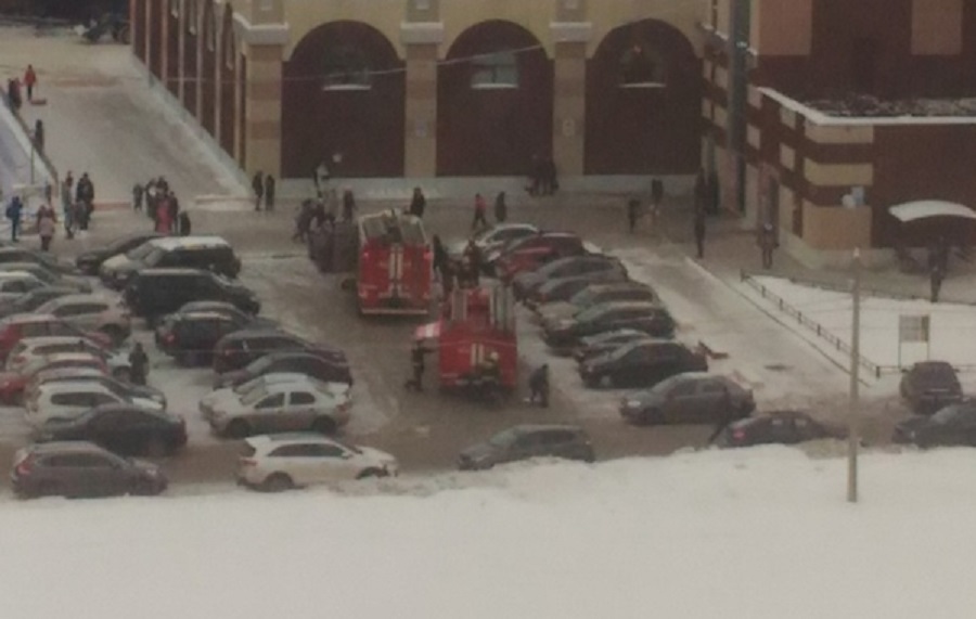 Пожарные машины примчались к торговому центру «Альтаир»: что случилось