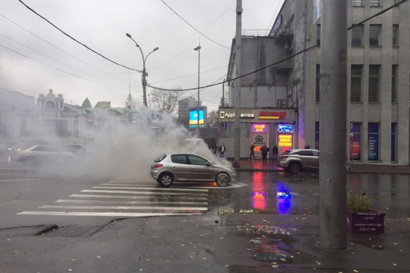 Очевидцы пытались потушить огонь до прибытия пожарных Очевидцы пытались потушить огонь до прибытия пожарных