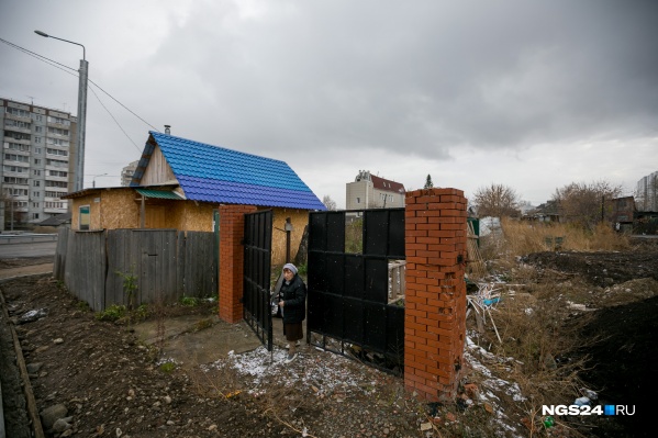Дом на Луначарского, 130, который обещали расселить еще в октябре Дом на Луначарского, 130, который обещали расселить еще в октябре 